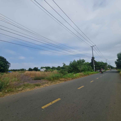 Bán đất mặt tiền đường Phạm Hùng. Cạnh cổng 2 kcn Đất Đỏ. Dt 1000m2