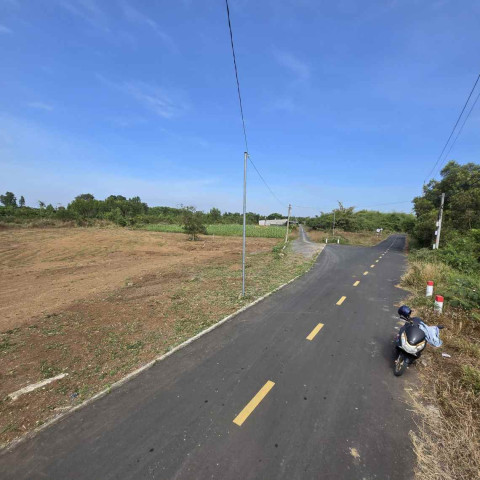 Bán đất Đất Đỏ gần kcn Đất Đỏ. Dt 2360m2 có 400m2 thổ cư. Giá 5 tỷ